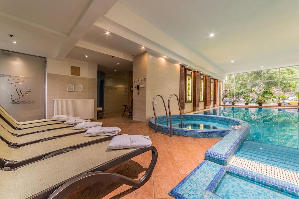 Lion's Garden Hotel