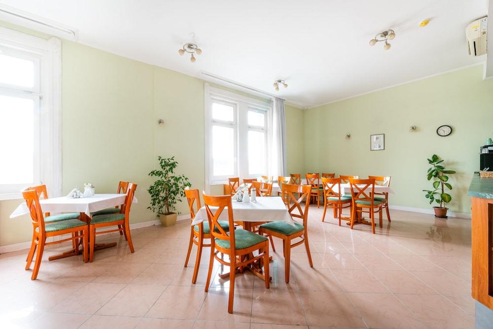 Baross - Hotel