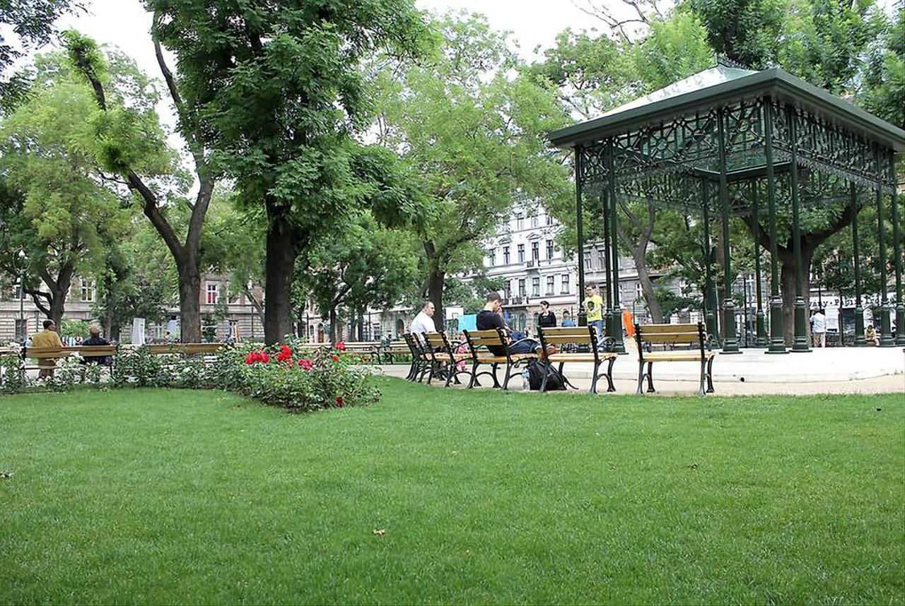 Lola Budapest
