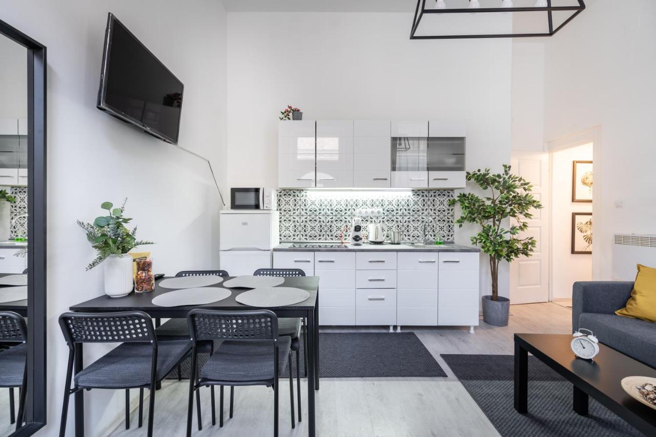 Bpr White Peony - 2 Bdr Central Apartamento