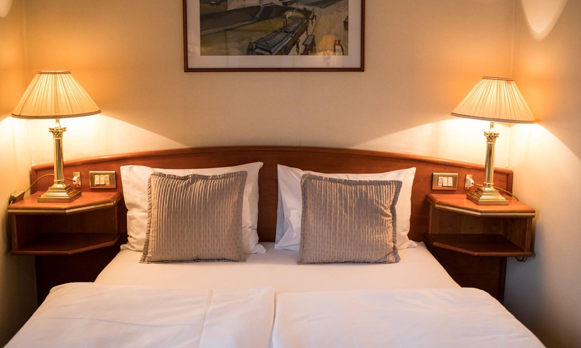 Botel Onriver Hotels - Ms Cezanne