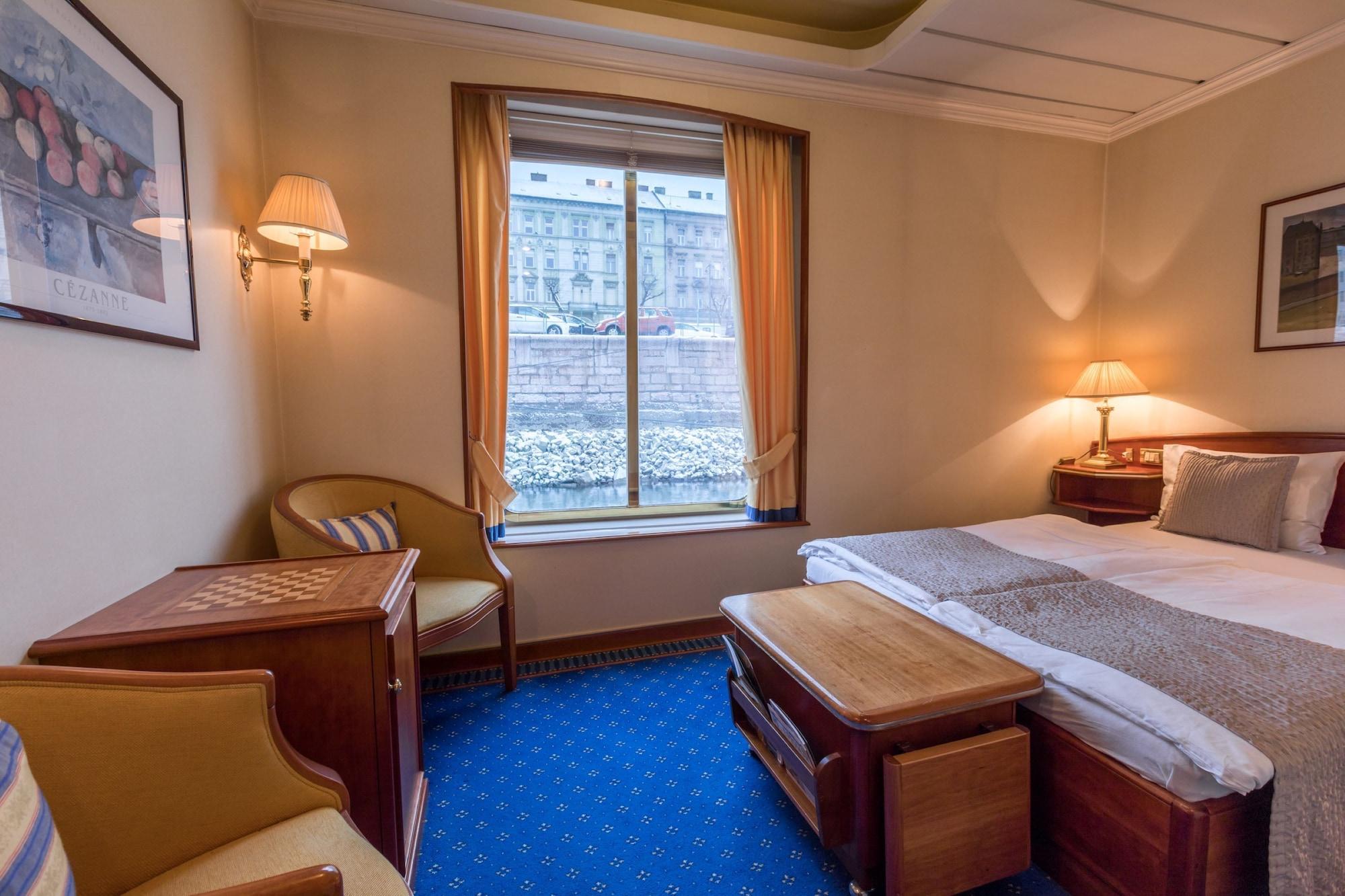 Onriver Hotels - Ms Cezanne 4*