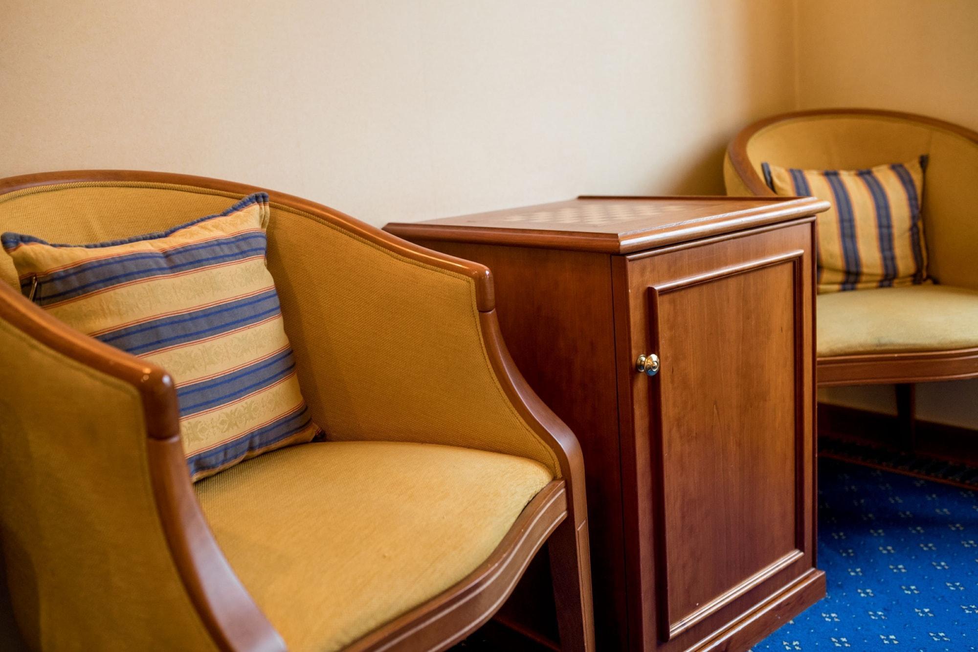 Onriver Hotels - Ms Cezanne 4*