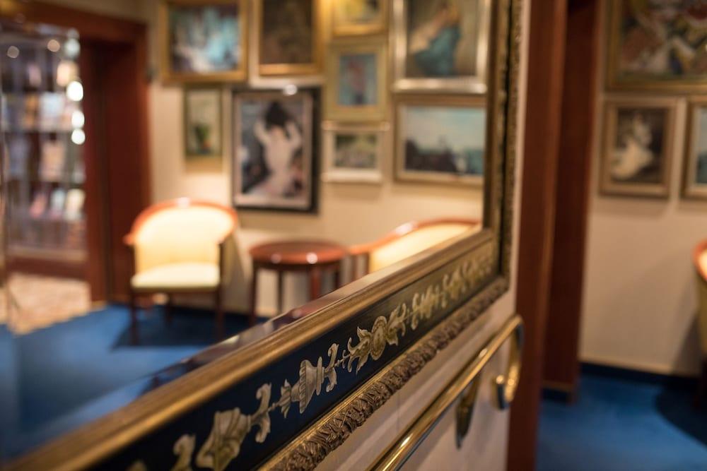 Botel Onriver Hotels - Ms Cezanne