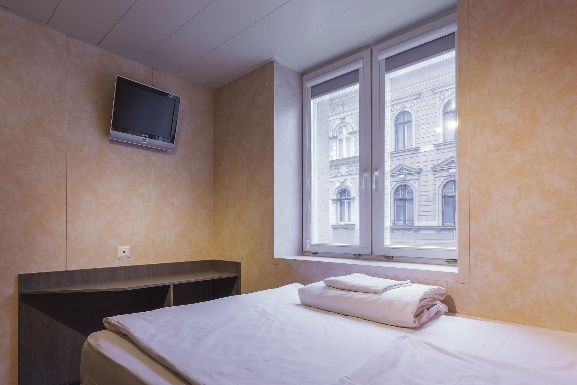 Easyhotel Oktogon 3*