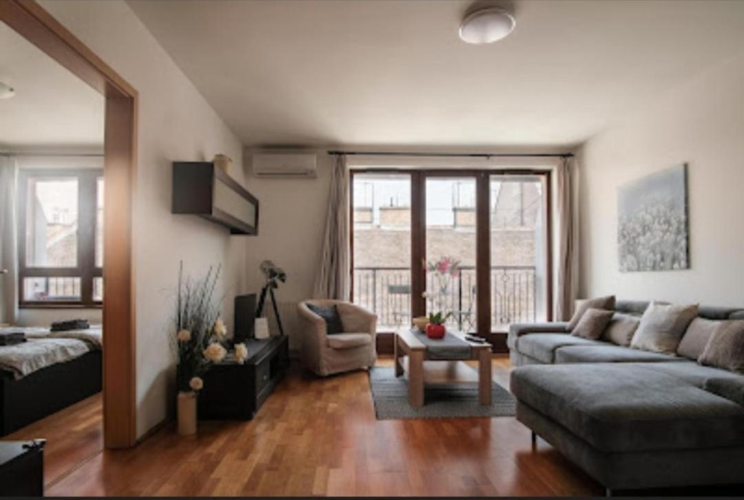 Prime With Balcony Apartmán