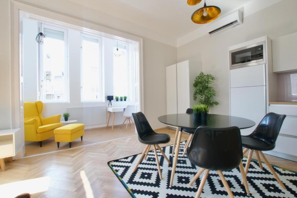 Apartment Megszunik - The Lullaby - Nr 1 Budapest