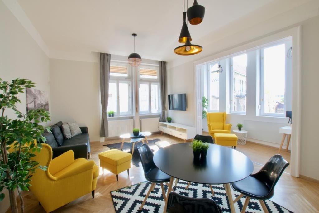 Apartment Megszunik - The Lullaby - Nr 1 *