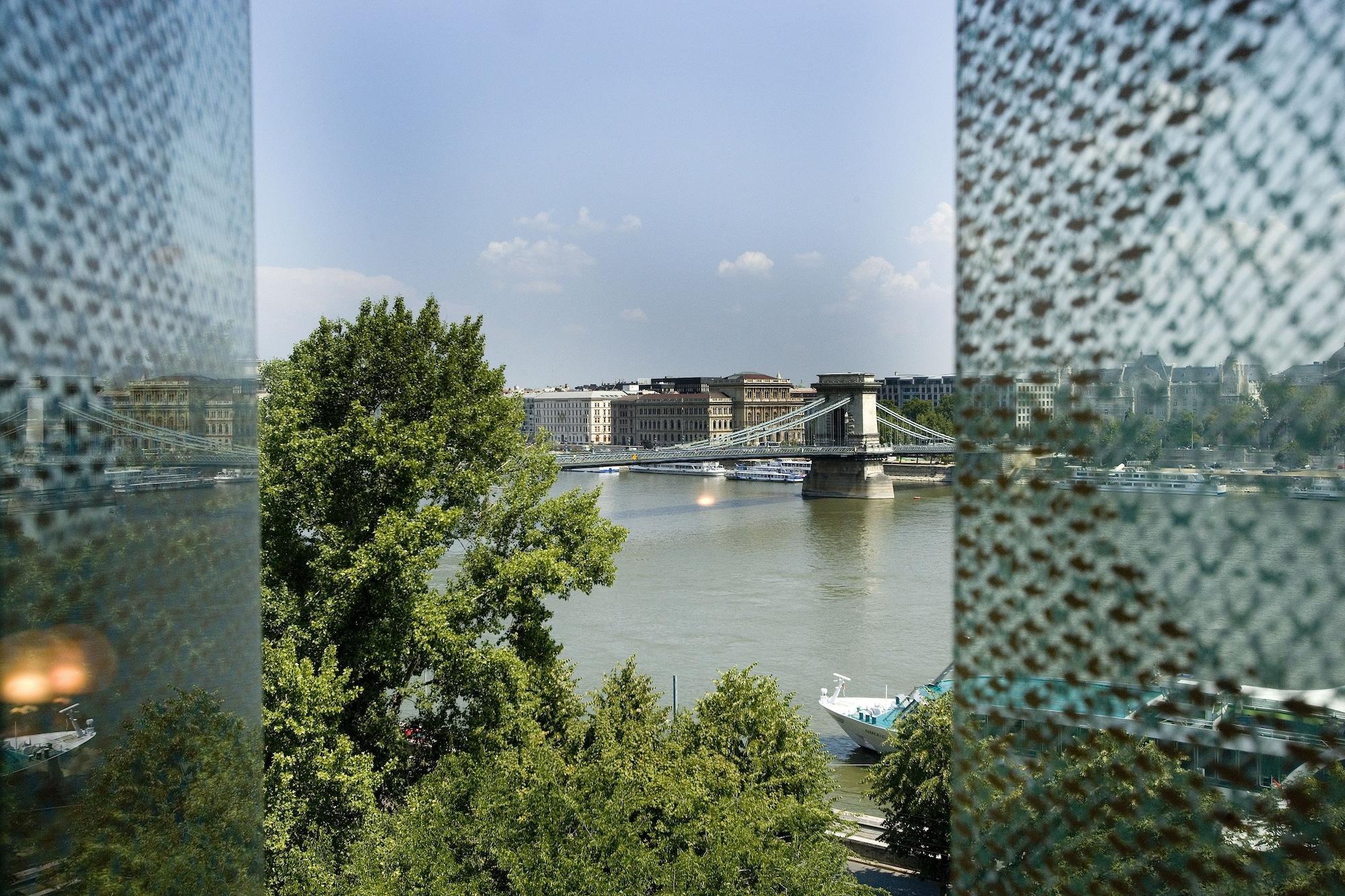Lanchid 19 Design 4* Budapest