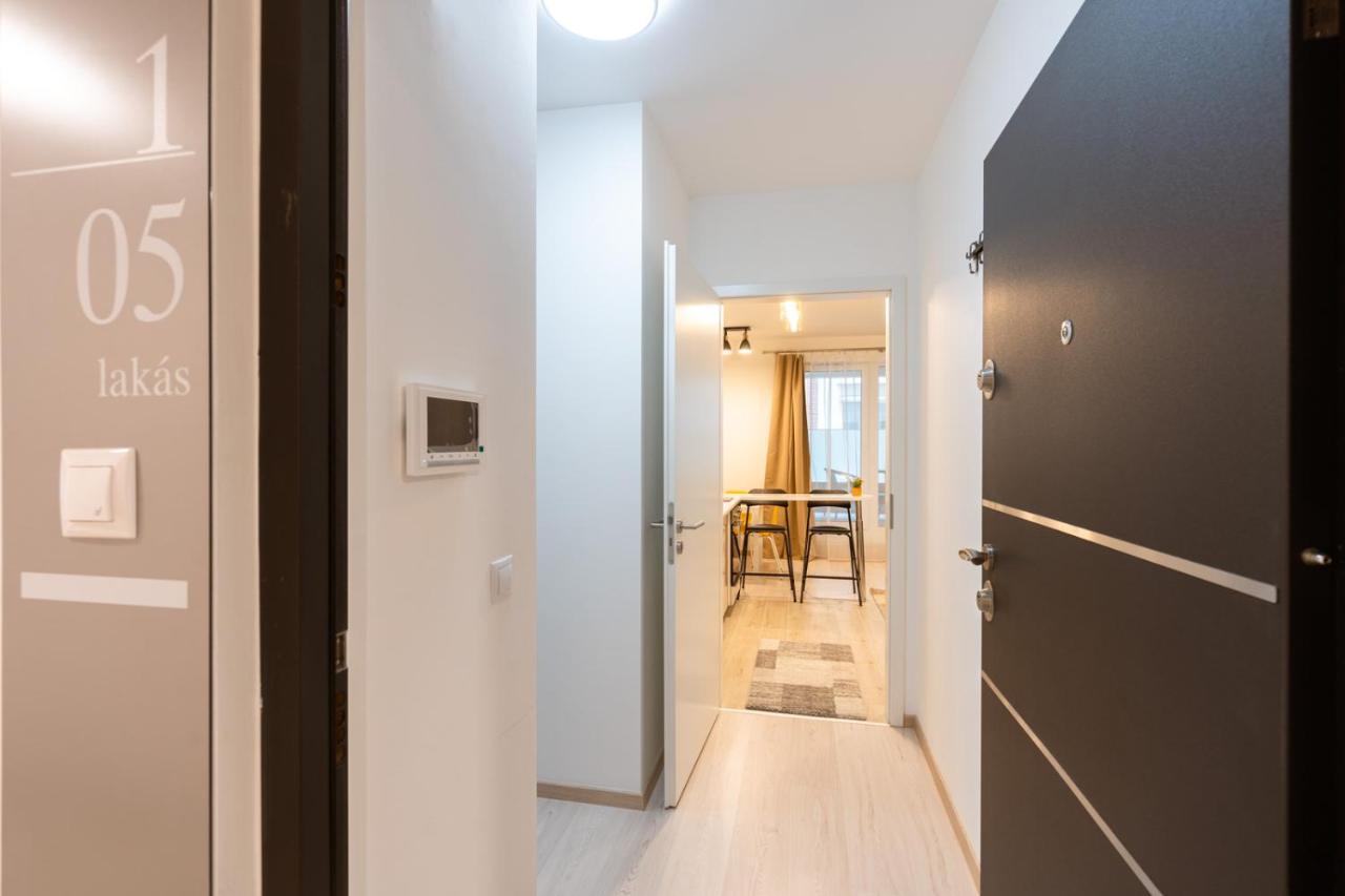 Modern Newly-Built Home By The New York Cafe Appartement