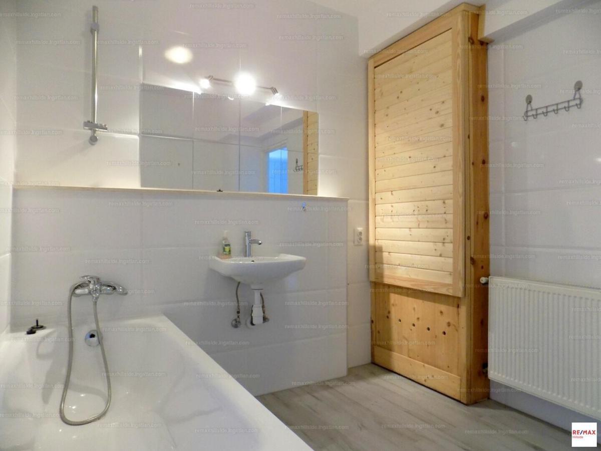 Romantic Two Bedroom In The Hills Of With Private Parking *
