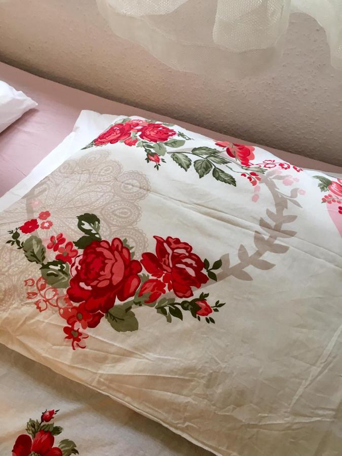 Romantic Two Bedroom In The Hills Of With Private Parking Apartment *