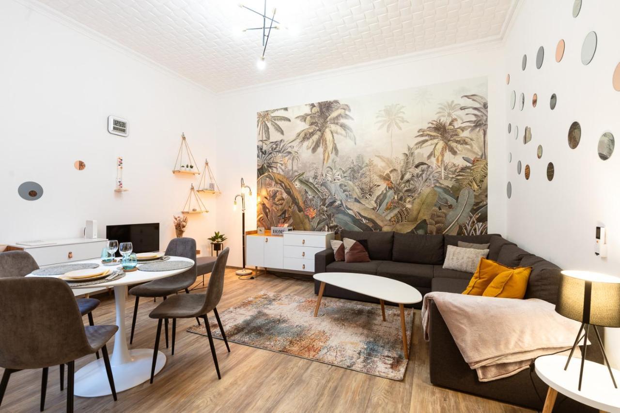 Stylish Modern Apartment Next To New York Cafe Budapešť