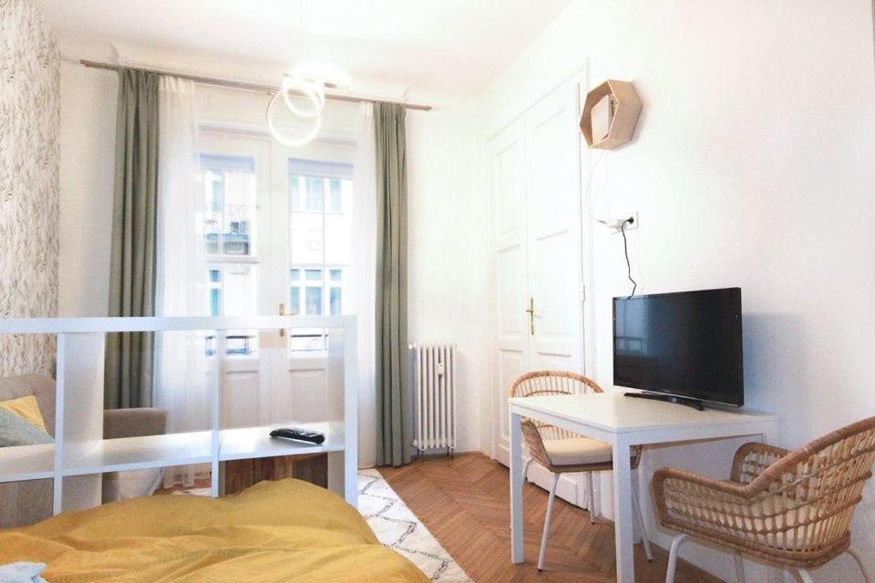Acacia * Budapest