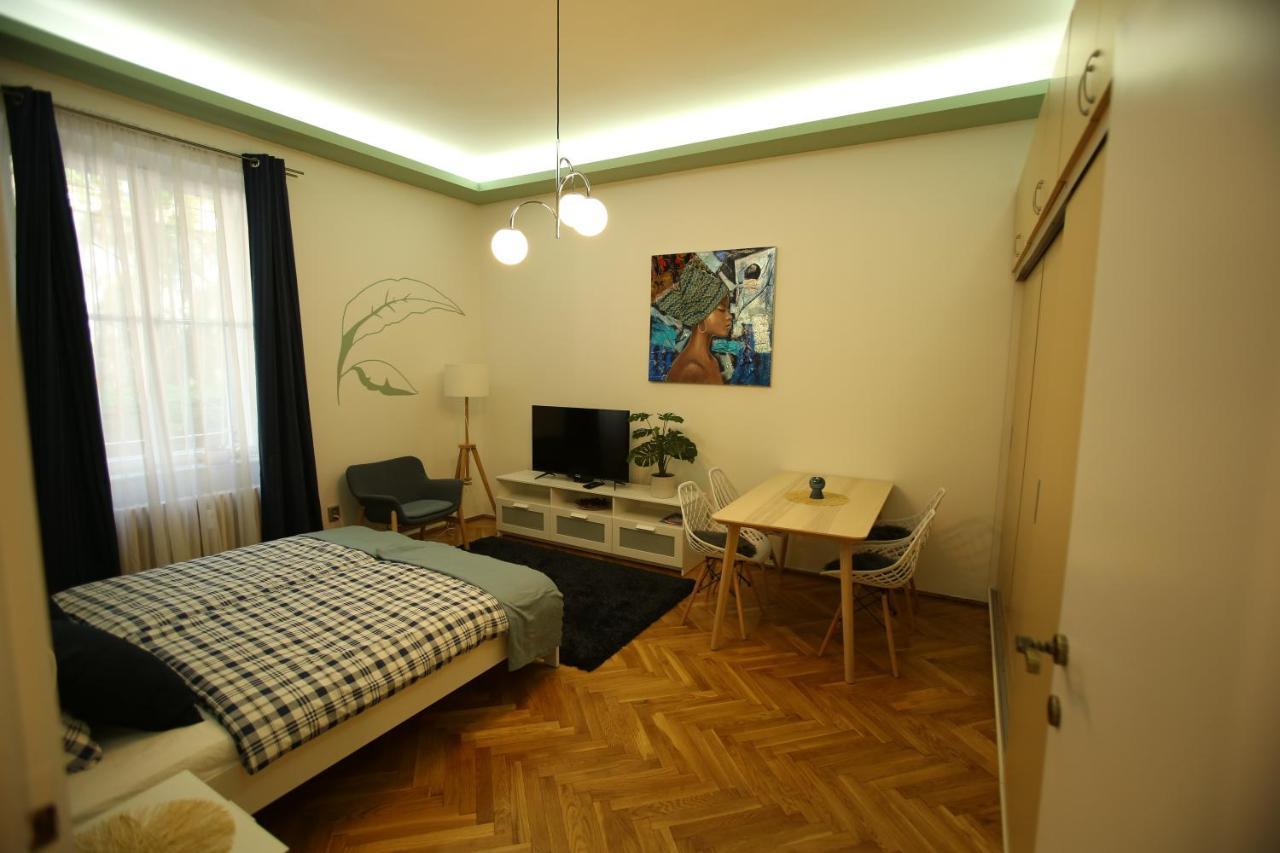 Apartment Castle Courtyard Hideaway