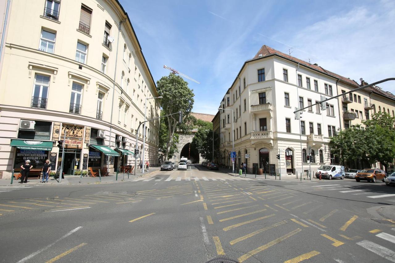 Castle Courtyard Hideaway Apartment Budapest