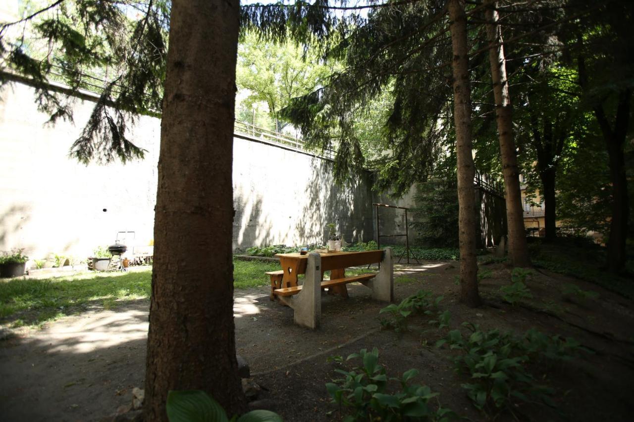 Castle Courtyard Hideaway *