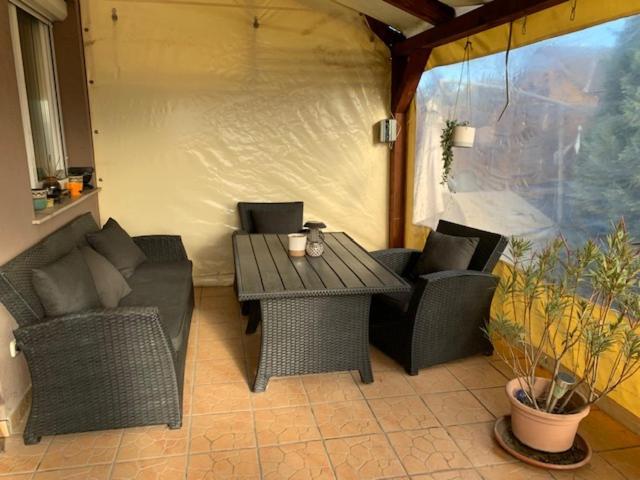Apartamento Airport Road/reptér Közeli Ház Privát Parkolóval