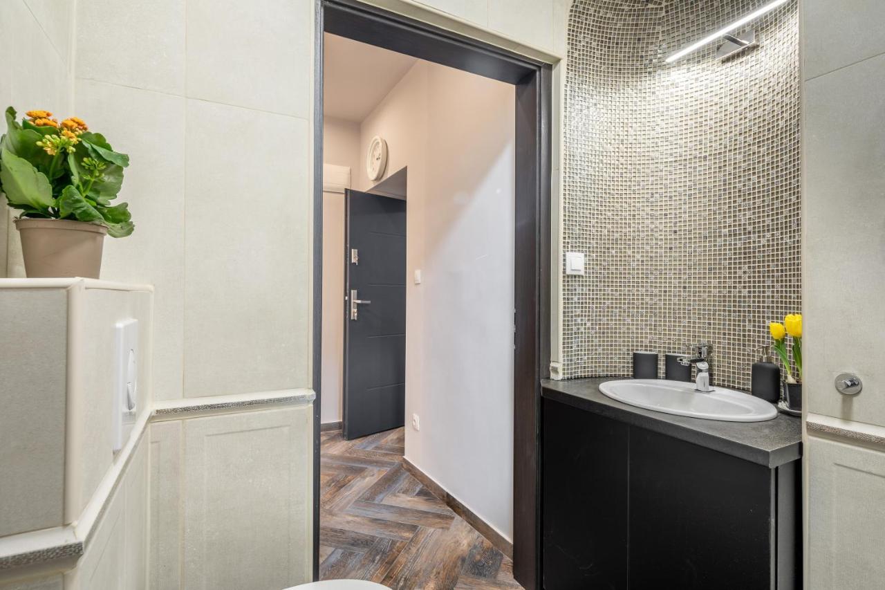Stunning In The Hearth Of Apartament Budapeszt
