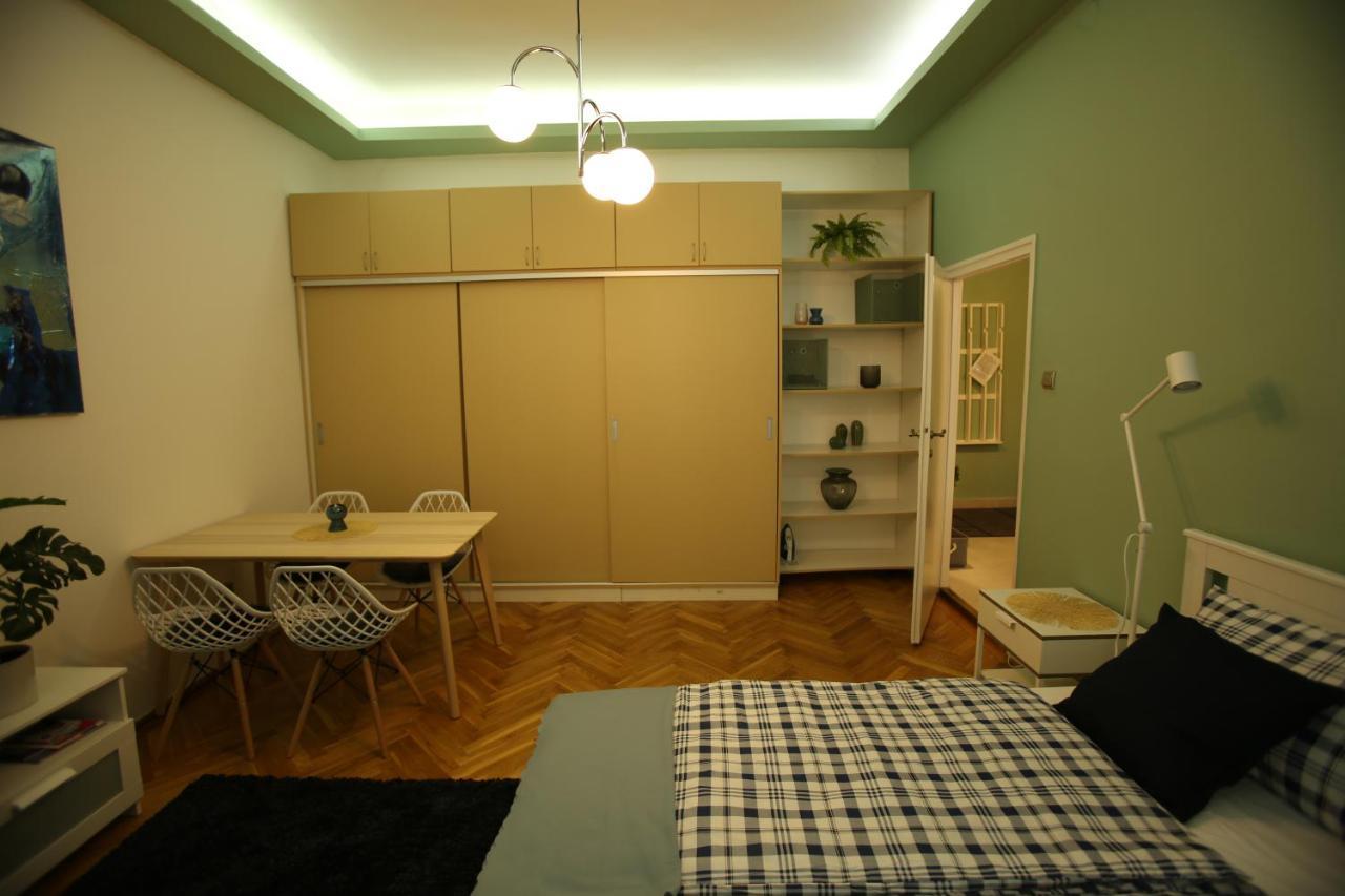 Apartment Castle Courtyard Hideaway Budapest