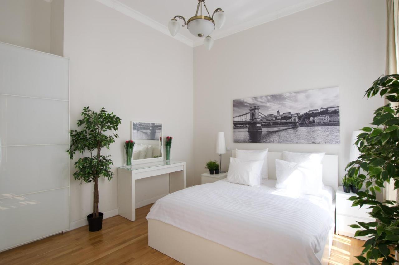 Premium By Hi5 - B25 * Budapest