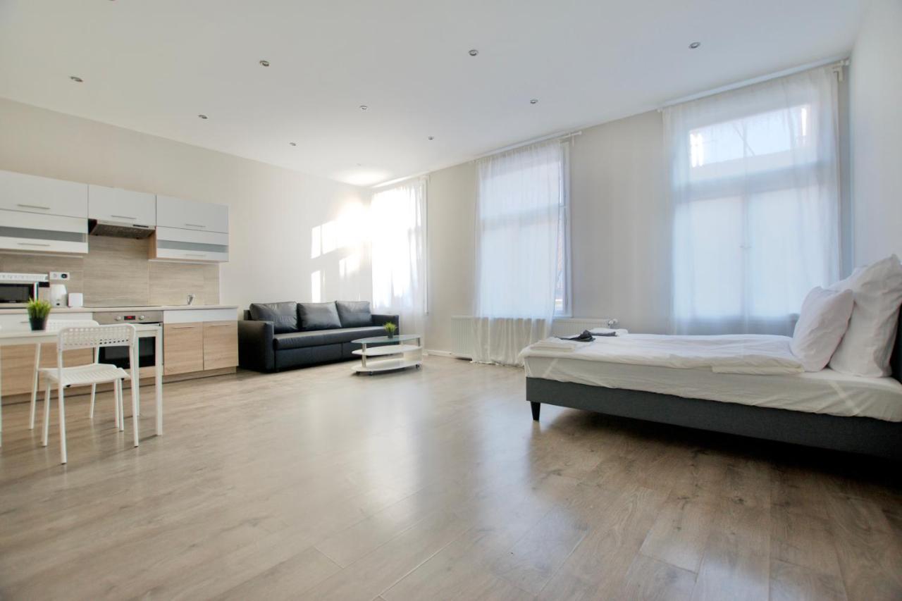 Premium By Hi5 - B25 * Budapest