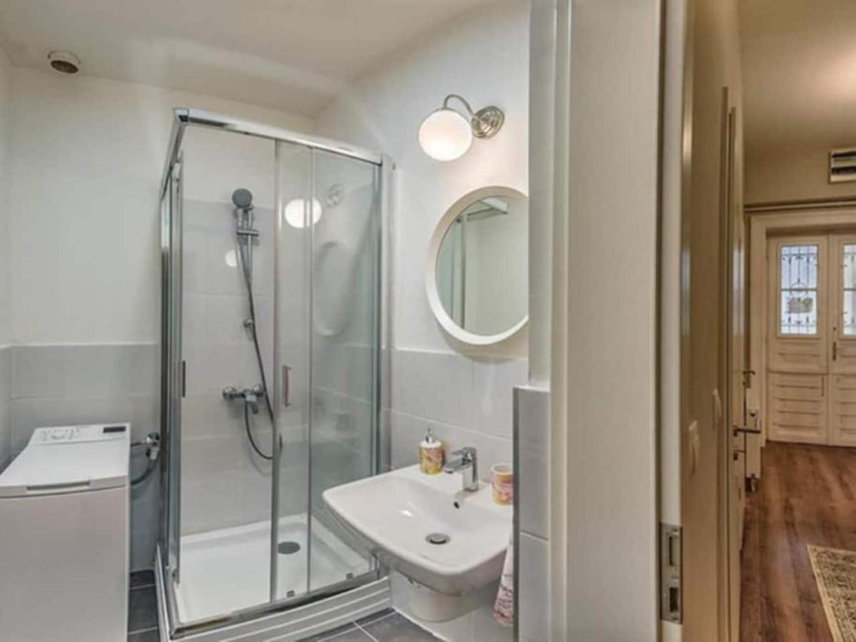 True Gem Downtown Next To Synagogue And Gozsdu Garden Area *