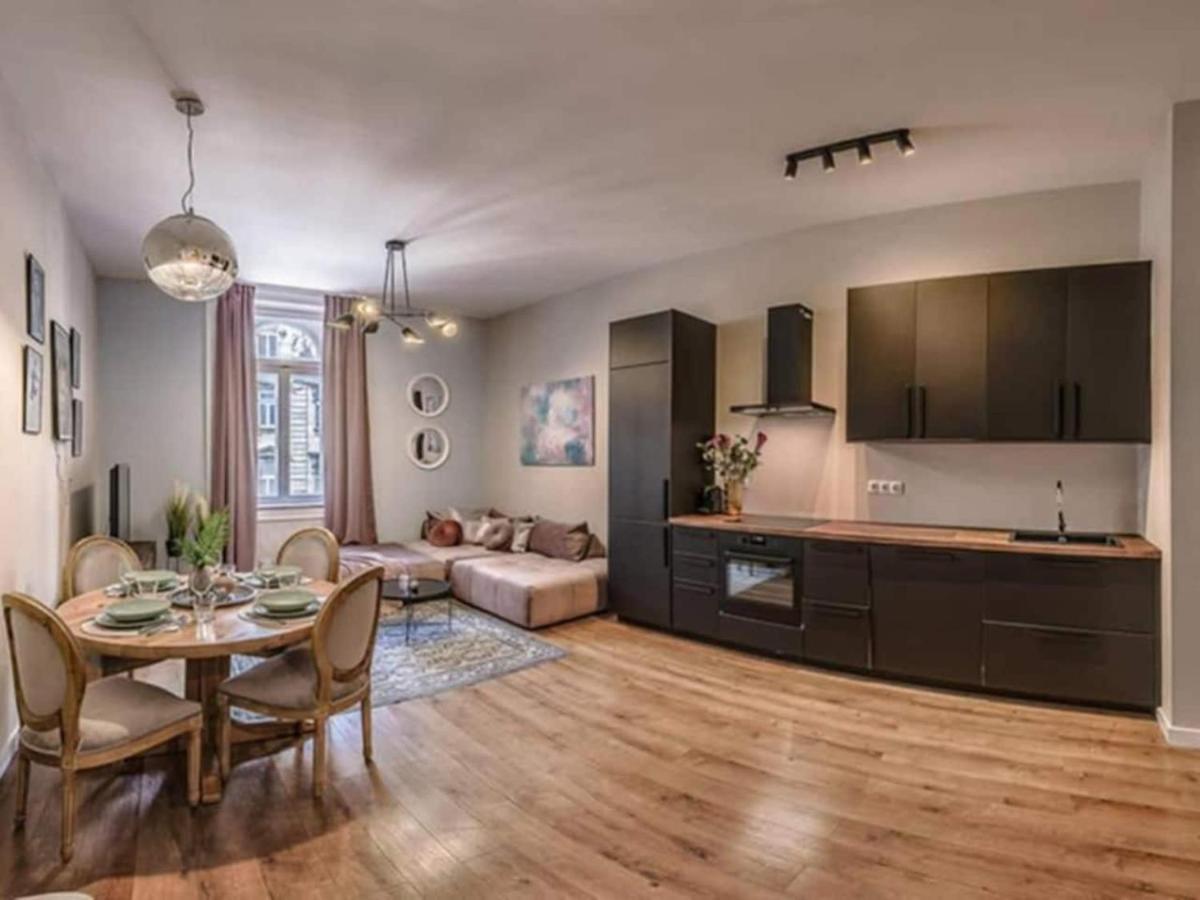 Lejlighed True Gem Downtown Next To Synagogue And Gozsdu Garden Area Budapest