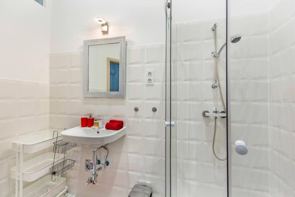 Your Well Deserved Happy Place With Love Apartment Budapest