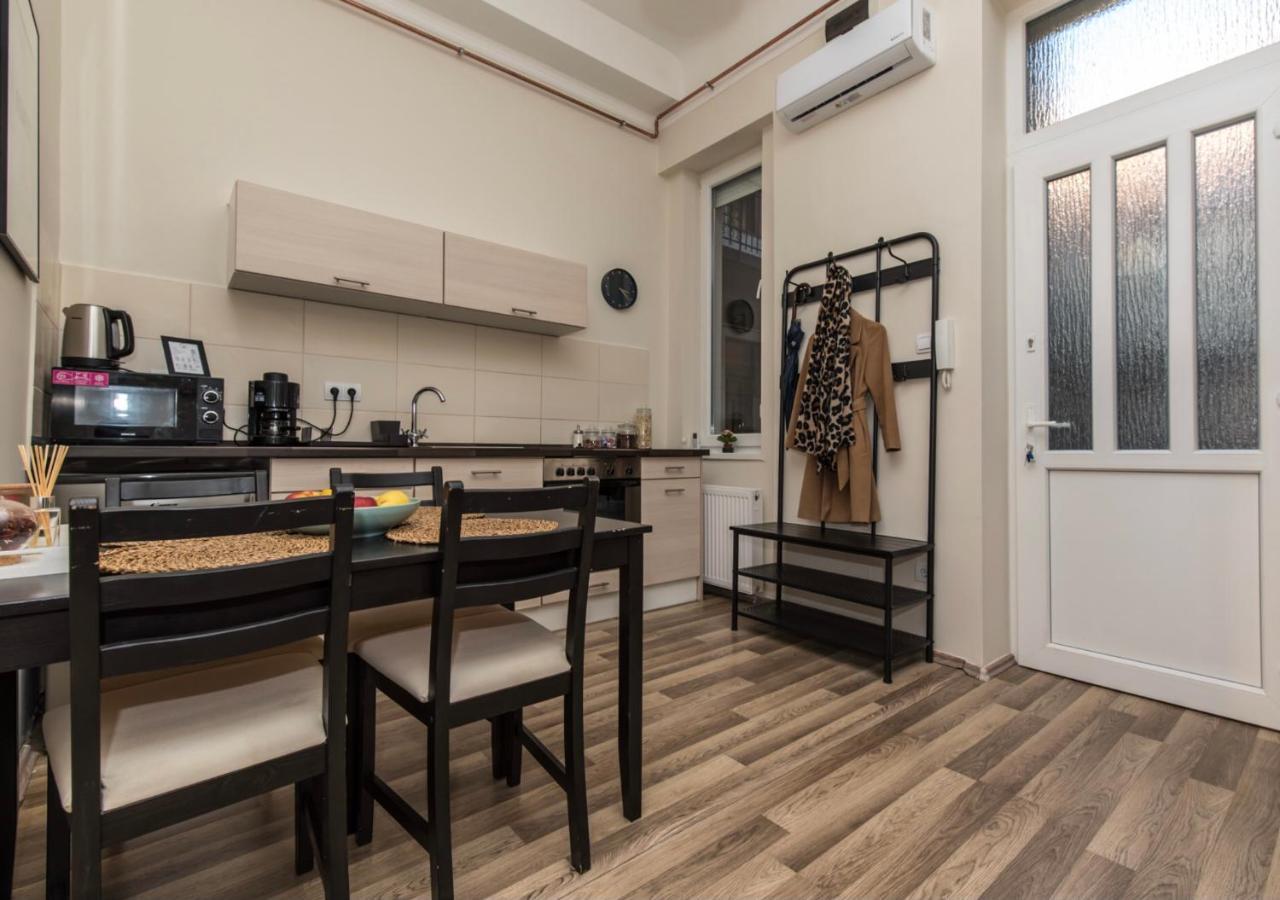 Apartment Cozy Nest In The Heart Of *