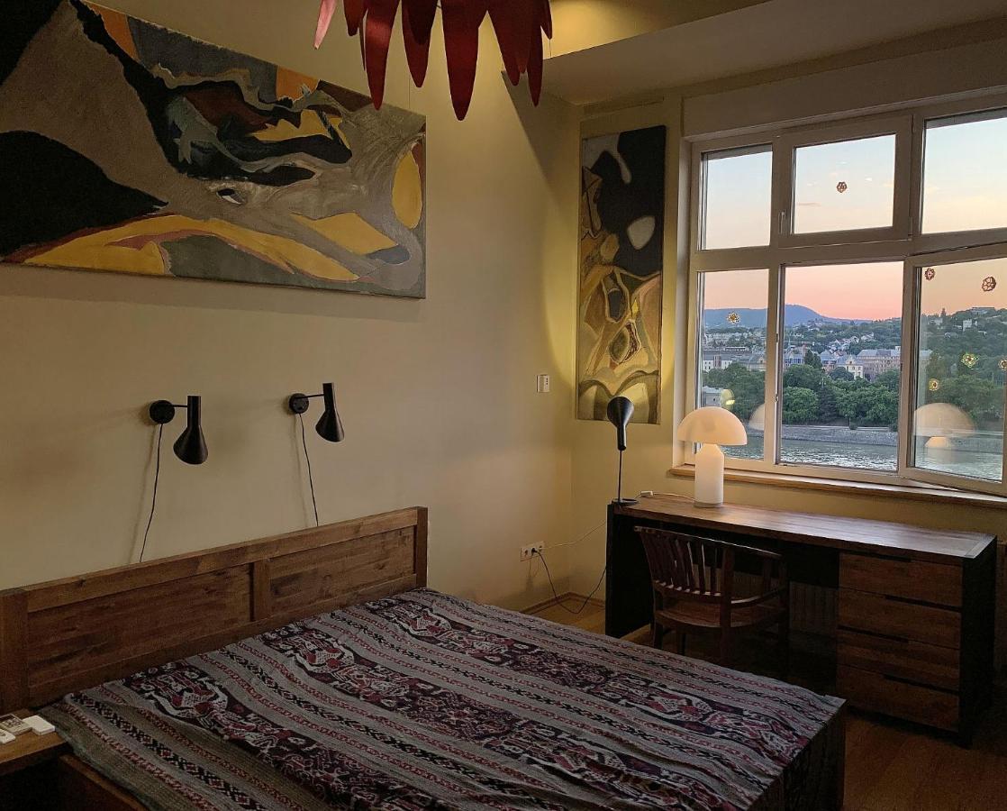 Riverside Gem In The Center Appartement