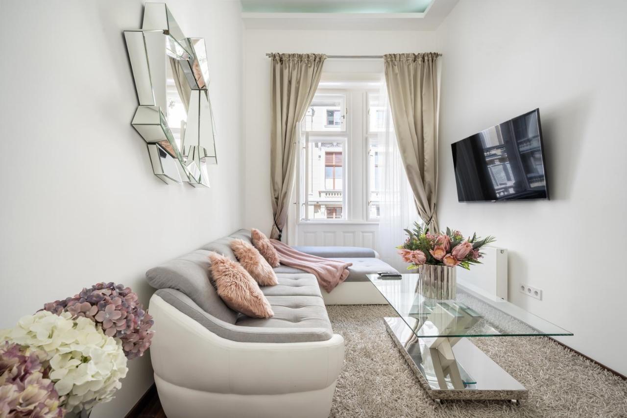 Opera Luxury With Free Parking