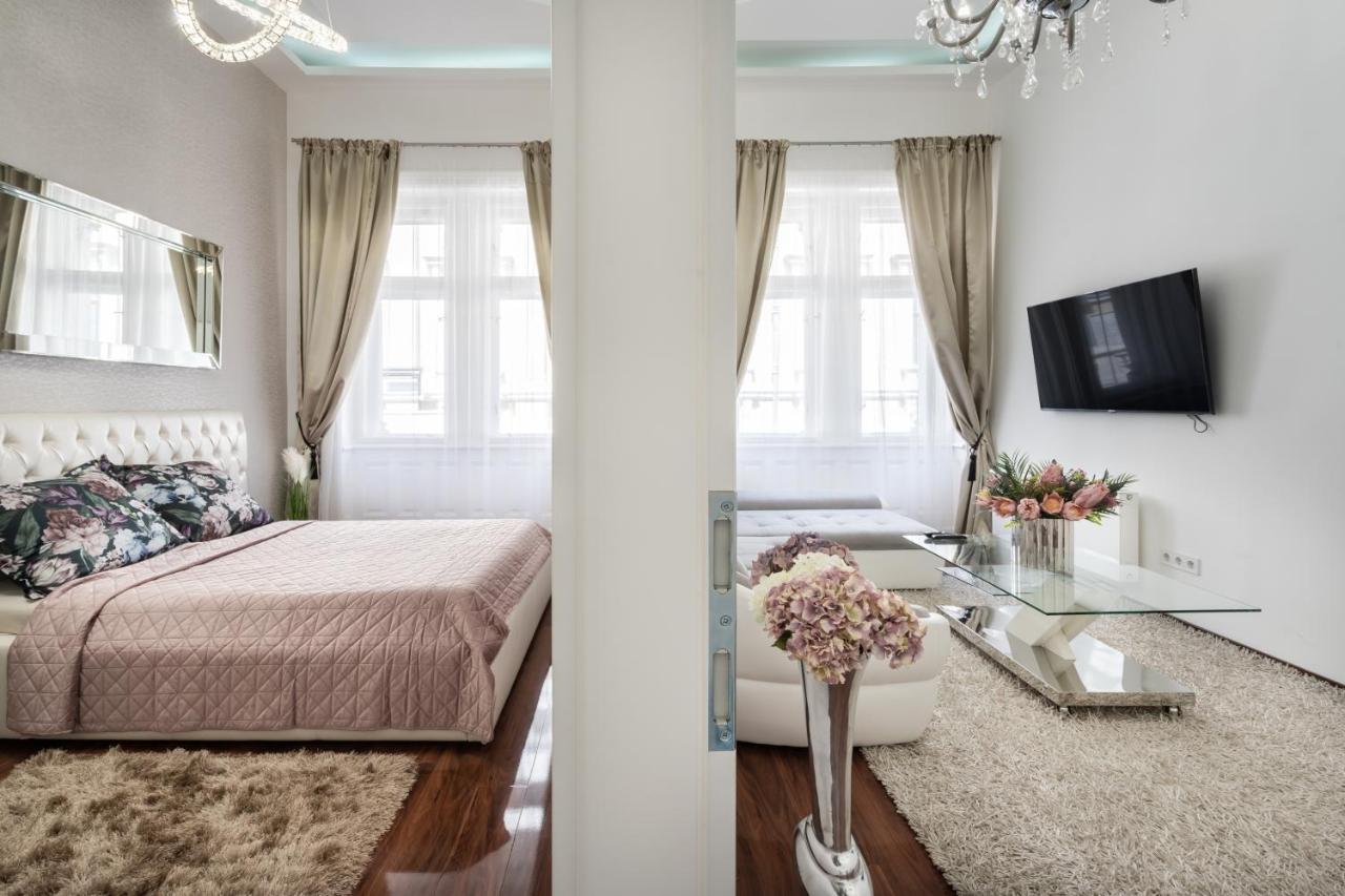 Opera Luxury With Free Parking Apartman