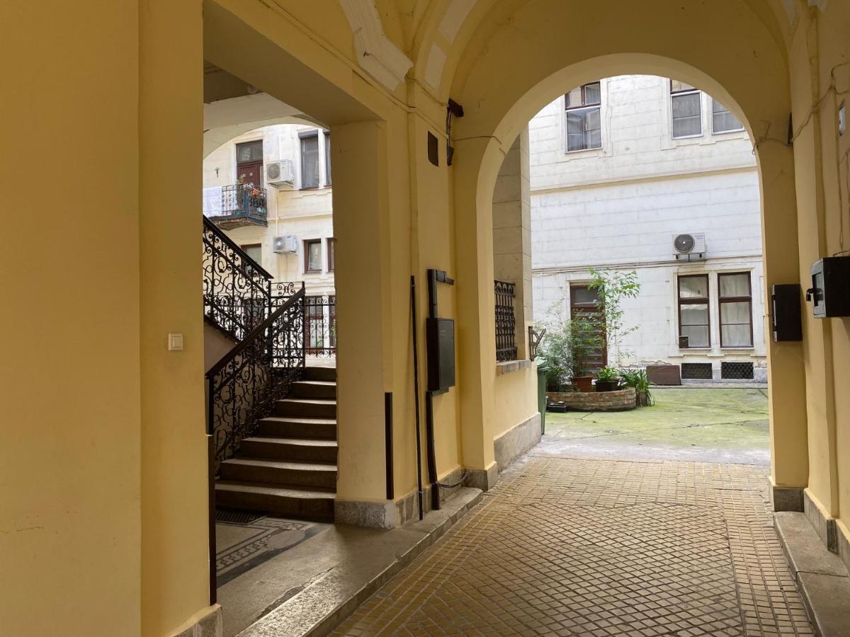 Urban Haven - 3 Beds, 3 Baths, Free Parking, Near Market Apartmán Budapest