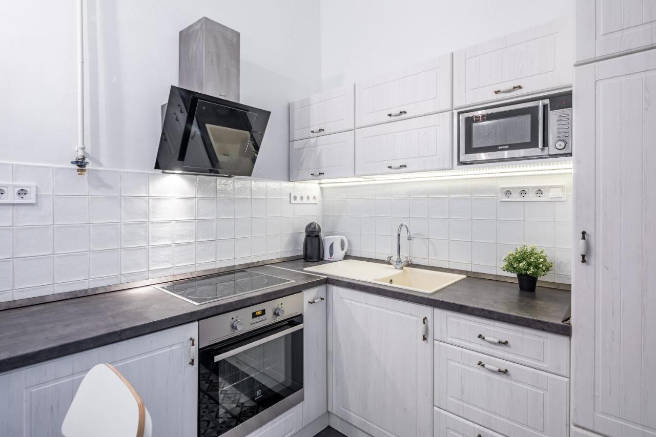 Central Luxury With Ac