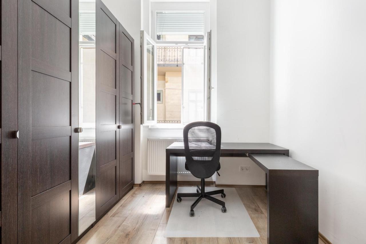 D78 Dohany * Budapest