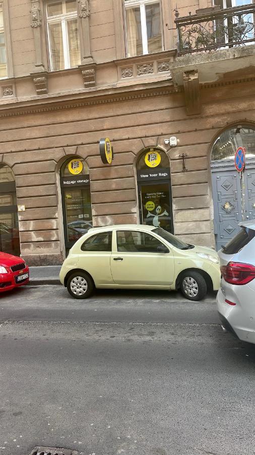 The Wonder Deer Next To The Opera Self Check-in * Budapest