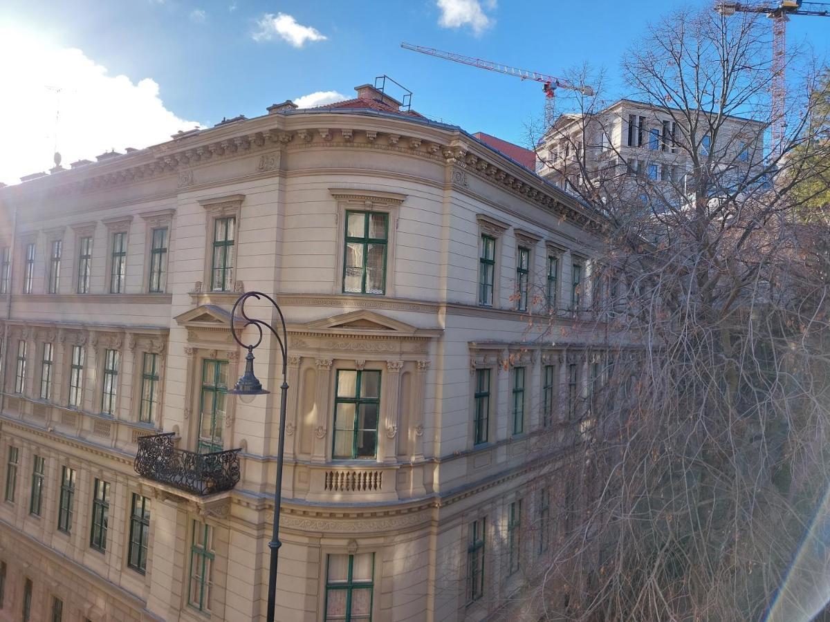 Sunny At The Castle Apartamento Budapest