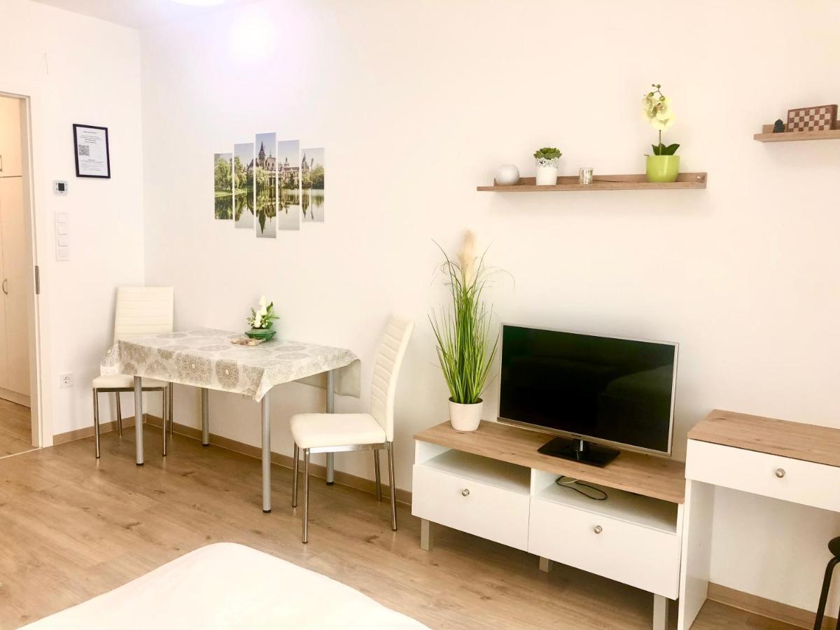 Sweet , 30sqm Studio, Free Private Parking, Mountain View, Balcony, 20 Min From Downtown Apartman