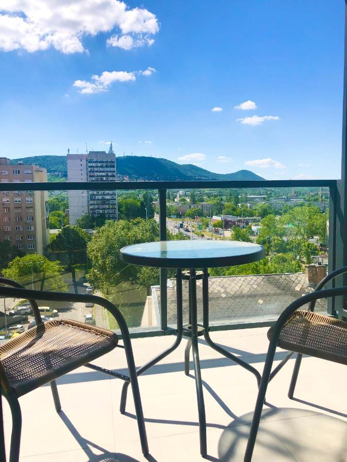 Sweet , 30sqm Studio, Free Private Parking, Mountain View, Balcony, 20 Min From Downtown * Boedapest