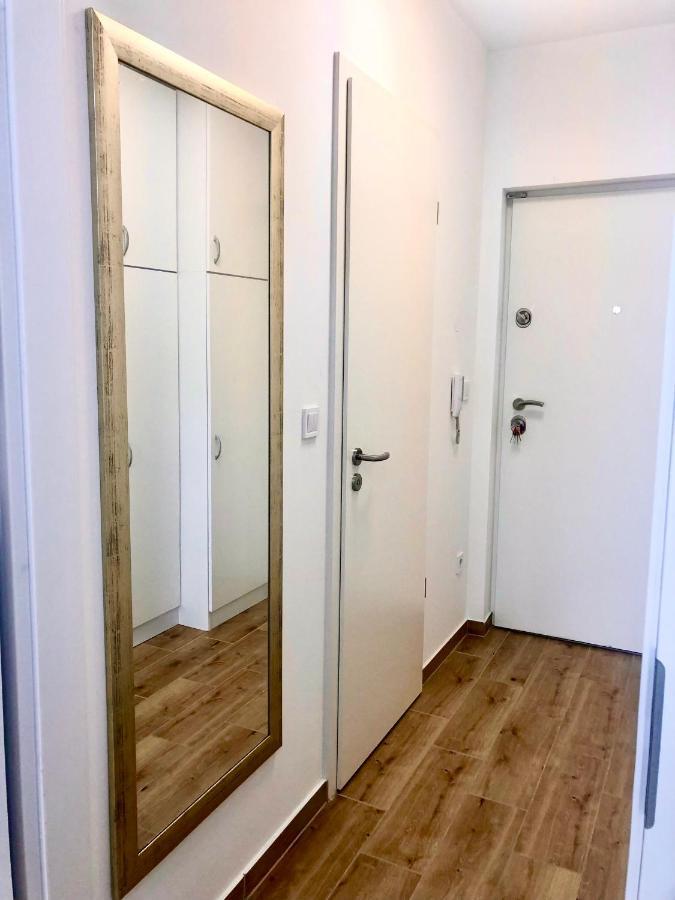 Sweet , 30sqm Studio, Free Private Parking, Mountain View, Balcony, 20 Min From Downtown *