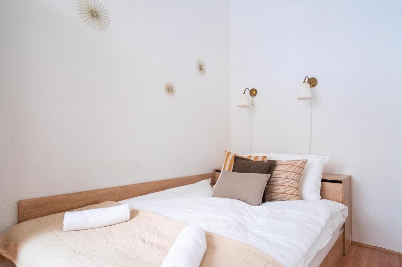 Very Central 1-br Apt With Patio