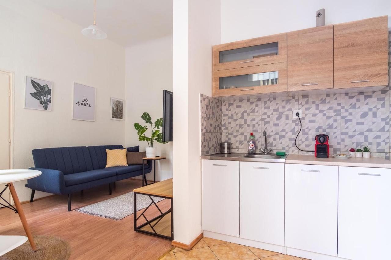 Apartman Very Central 1-br Apt With Patio *