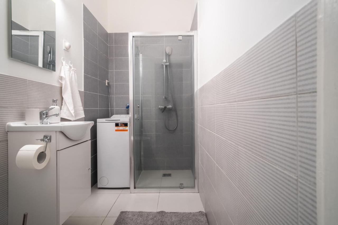 Apartman Very Central 1-br Apt With Patio *