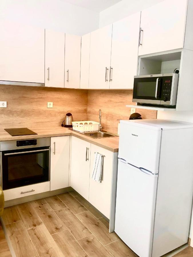 Sweet , 30sqm Studio, Free Private Parking, Mountain View, Balcony, 20 Min From Downtown *