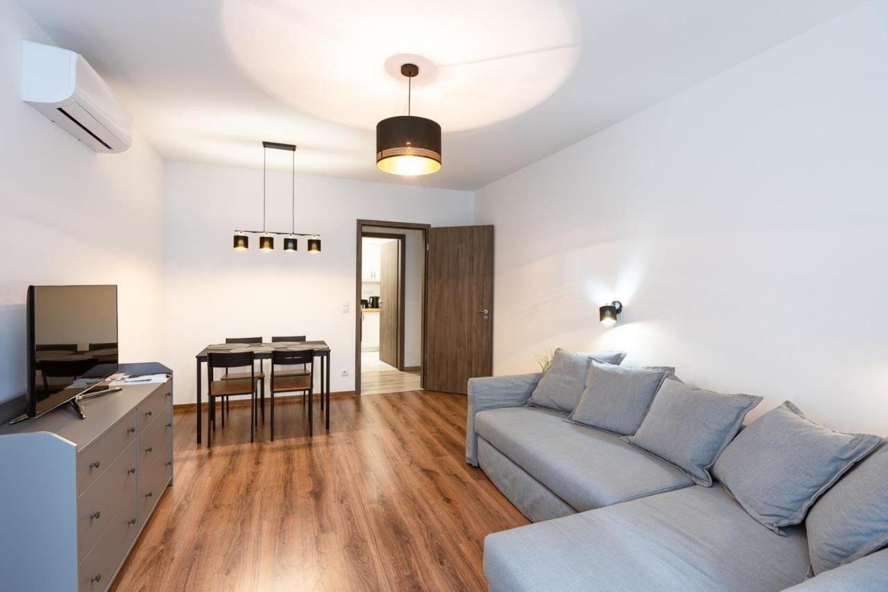 Apartment Modern & Newly Built With Private Garage *