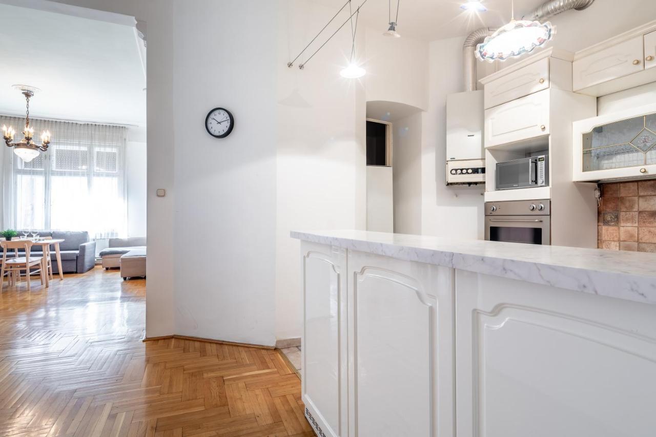 Huge In The Center Apartamento Budapest