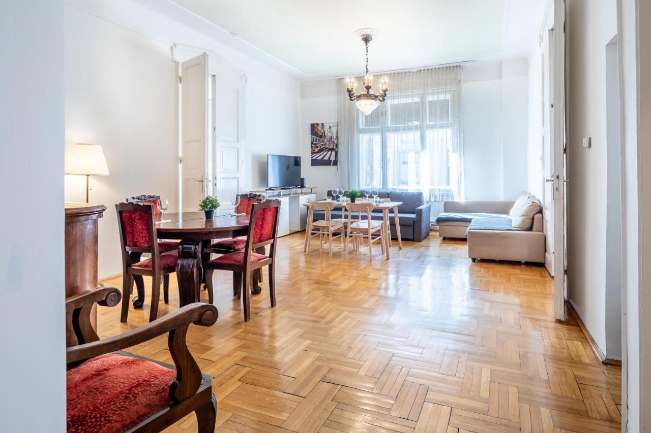 Huge In The Center Apartamento Budapest