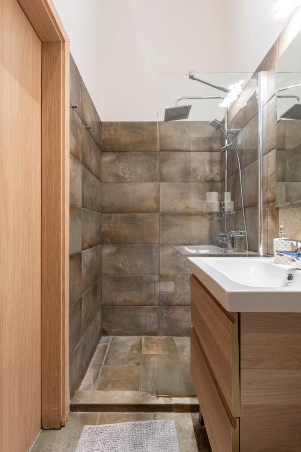Deluxe Downtown By Elisabeth Apartment *