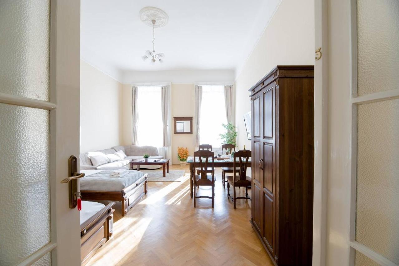 Central Bright And Spacious With 3 Appartement Budapest